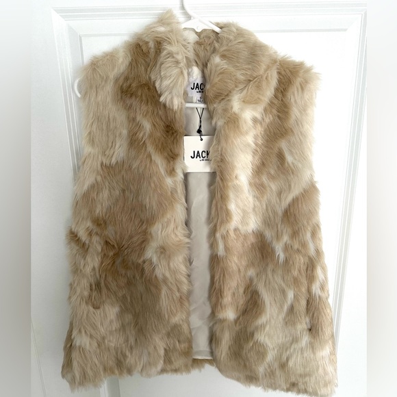 Jack by BB Dakota Jackets & Blazers - 🎉HOST PICK🎉 [NEW WITH TAGS] JACK BY BB DAKOTA Womens Faux Fur Vest, Ivory S